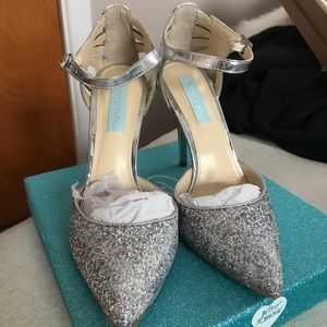 betsey johnson avery pump